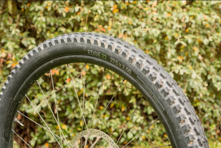 Bike Radar take an in-depth look at Tioga's Edge-22 tyre