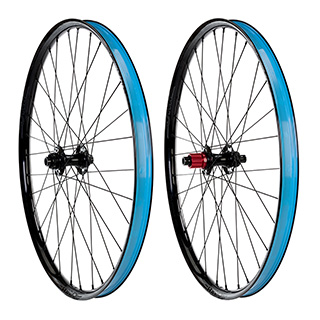 Lightweight and wide Trail tubeless wheels